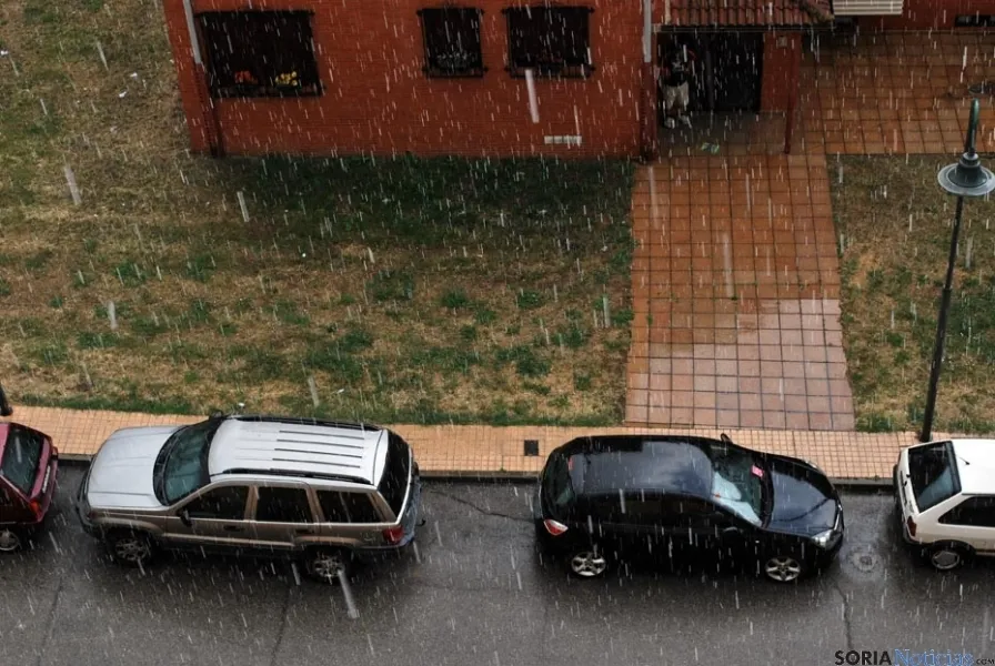 El granizo sobre la calle San Martín de Finojosa.