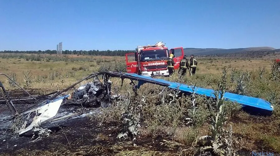 Amasijos de hierro tras el incendio del biplaza. / Ayto