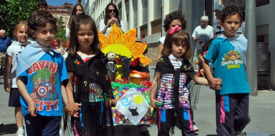 Los pequeños de Escolapias celebran el Domingo de Calderas.