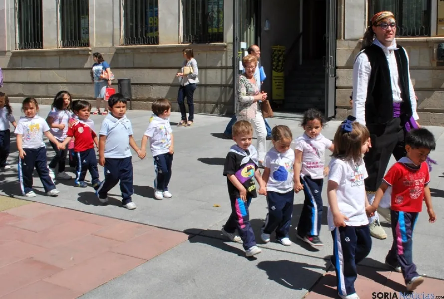 Los pequeños de Escolapias celebran el Domingo de Calderas.