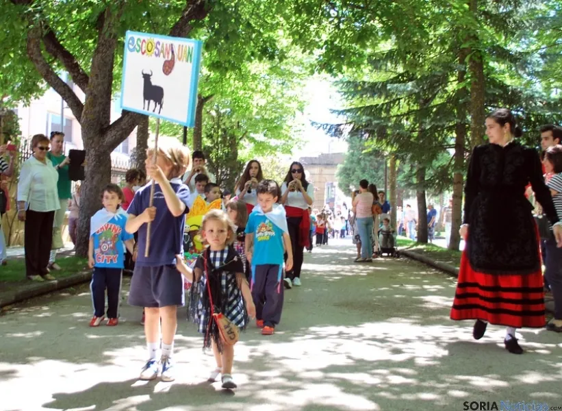 Los pequeños de Escolapias celebran el Domingo de Calderas.
