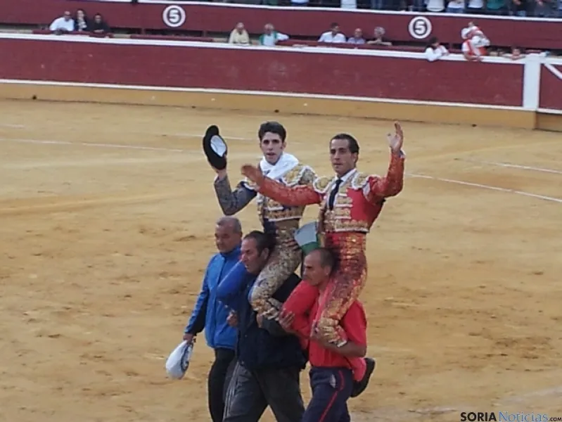 Fandiño y Talavante salen a hombros