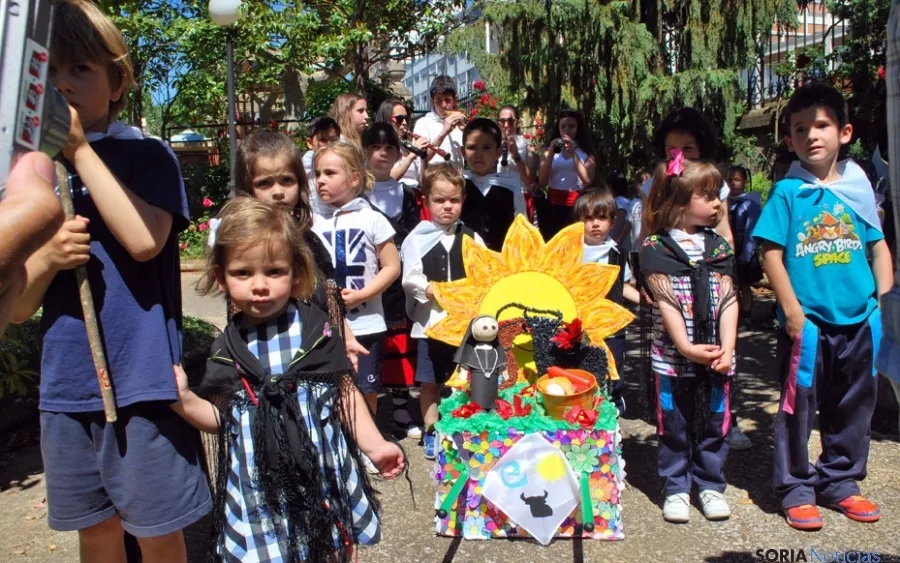 Los pequeños de Escolapias celebran el Domingo de Calderas.
