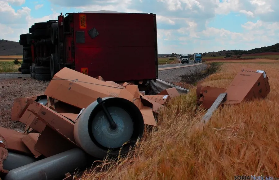 El aparatoso accidente no ha registrado víctimas. / SN