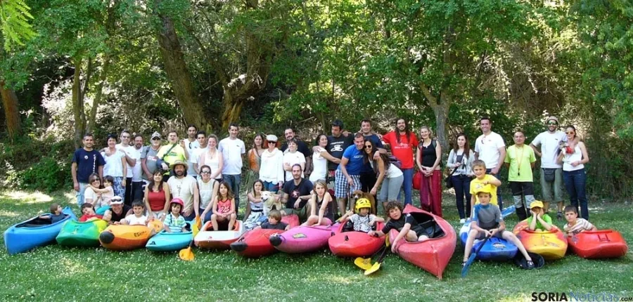 Los participantes en la jornada de limpieza.