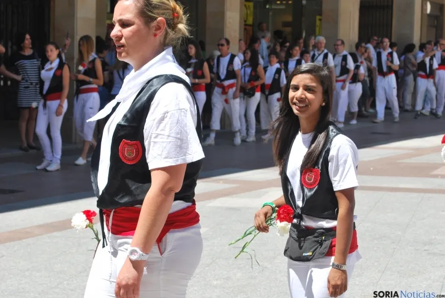 Desfile hacia la plaza Mayor este Lunes de Bailas. / SN