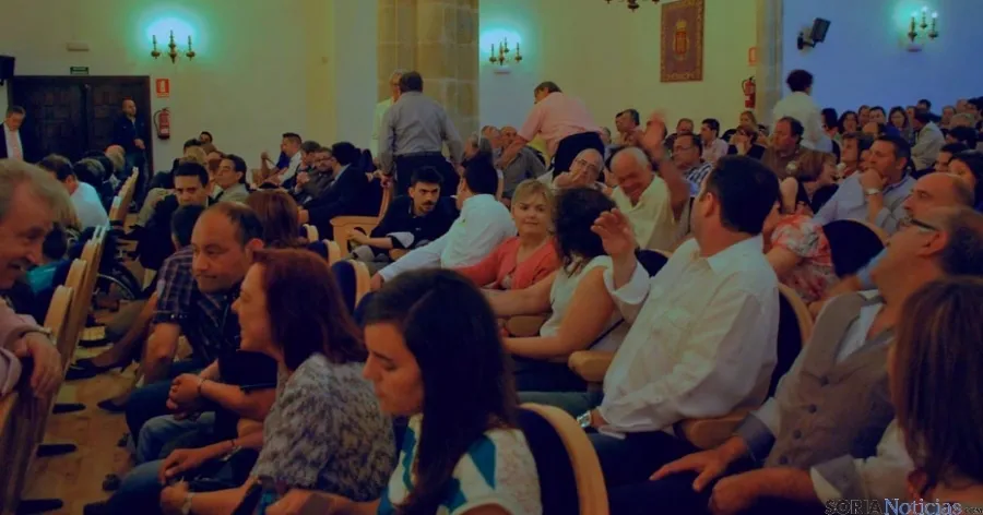 El Aula Magna, repleta en la presentación.