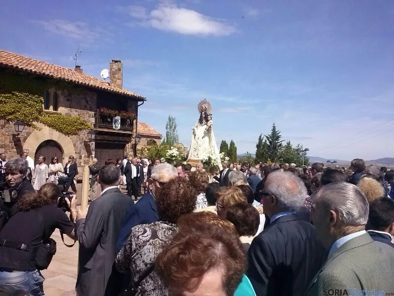 Distintos momentos de la romería hacia Olmacedo. 