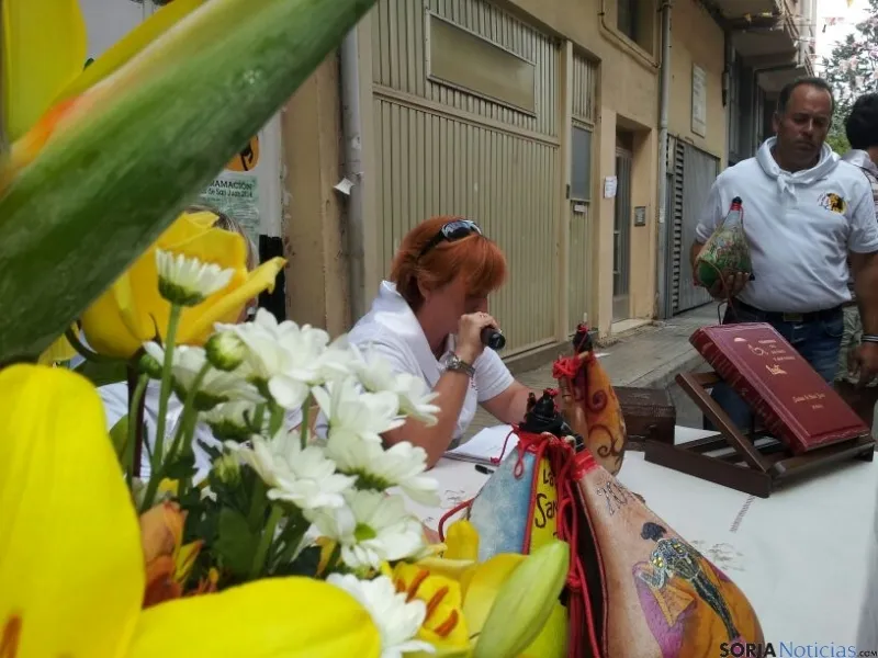 Diversos momentos de las pujas