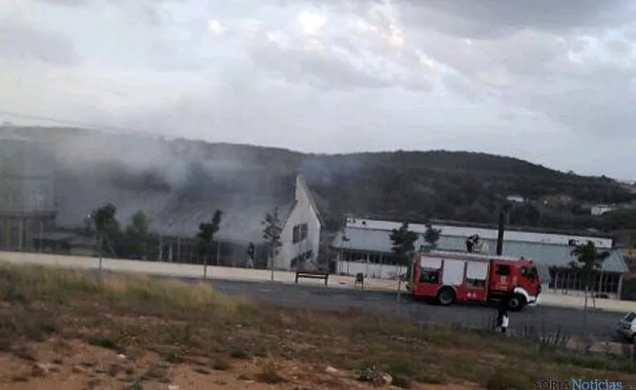 Bomberos en el lugar de los hechos. / SN