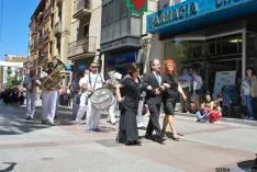 Desfile hacia la plaza Mayor este Lunes de Bailas. / SN