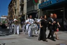 Desfile hacia la plaza Mayor este Lunes de Bailas. / SN