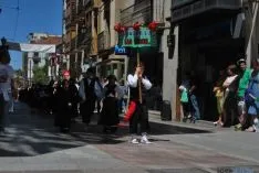 Desfile hacia la plaza Mayor este Lunes de Bailas. / SN