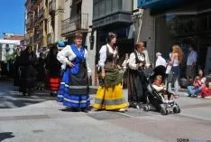 Desfile hacia la plaza Mayor este Lunes de Bailas. / SN