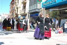 Desfile hacia la plaza Mayor este Lunes de Bailas. / SN