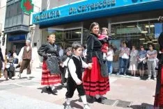 Desfile hacia la plaza Mayor este Lunes de Bailas. / SN