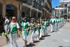 Desfile hacia la plaza Mayor este Lunes de Bailas. / SN