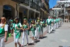 Desfile hacia la plaza Mayor este Lunes de Bailas. / SN