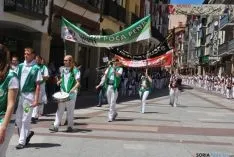 Desfile hacia la plaza Mayor este Lunes de Bailas. / SN
