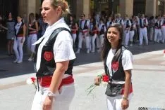 Desfile hacia la plaza Mayor este Lunes de Bailas. / SN