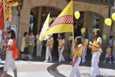 Desfile hacia la plaza Mayor este Lunes de Bailas. / SN