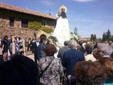 Distintos momentos de la romería hacia Olmacedo. 