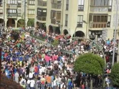 Concentración de sanjuaneros en las cercanías de la Concatedral