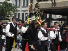 Foto 5 - Cuadrillas y peñas participan en la ceremonia eucarística en La Soledad y desfile a la plaza