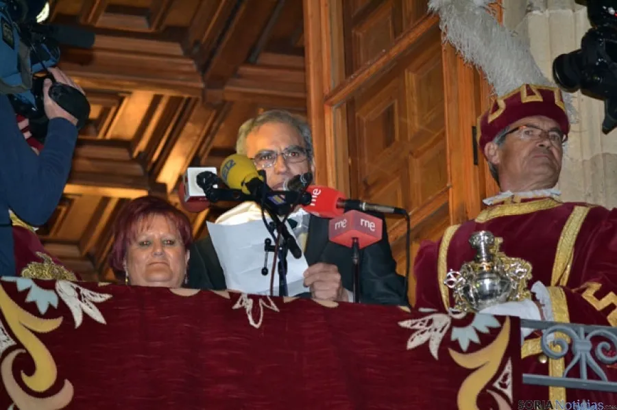 Los pregoneros en el balcón