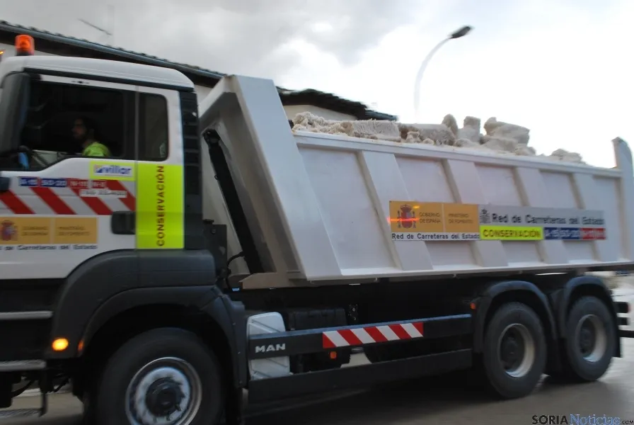 El granizo se amontonaba en las calles adnamantinas. / SN