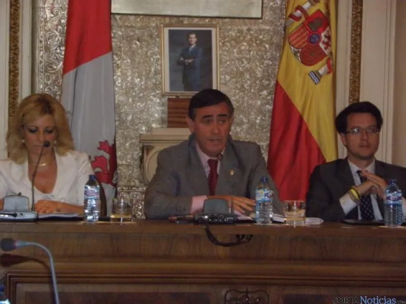 Foto 2 - El PP rechaza en solitario la condonaci&oacute;n del canon a la planta de purines de Almaz&aacute;n
