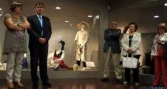 Antonio Pardo, junto a la alcaldesa de Morón Milagros Tajahuerce, este viernes en el museo. / SN