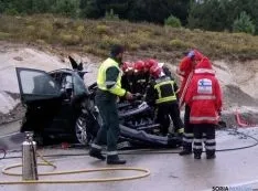 Los bomberos en labores de excarcelación. / G Media