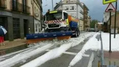 Una quitanieves en labores de limpieza de calzadas. / SN