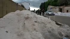 Granizo amontonado en la carretera. / SN