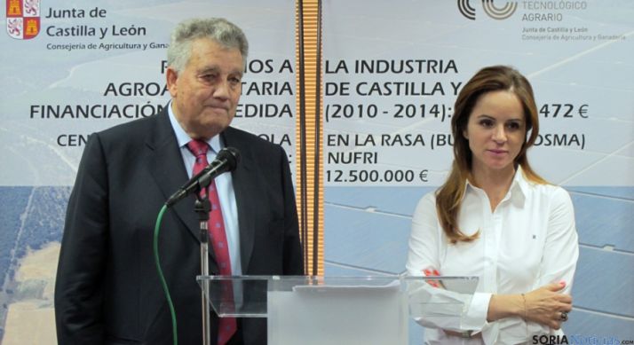 El presidente de la compañía, Francisco Arguillés con la consejera. / Jta.