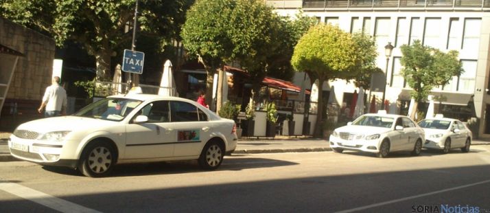 Parada de taxis esta tarde de lunes. / SN