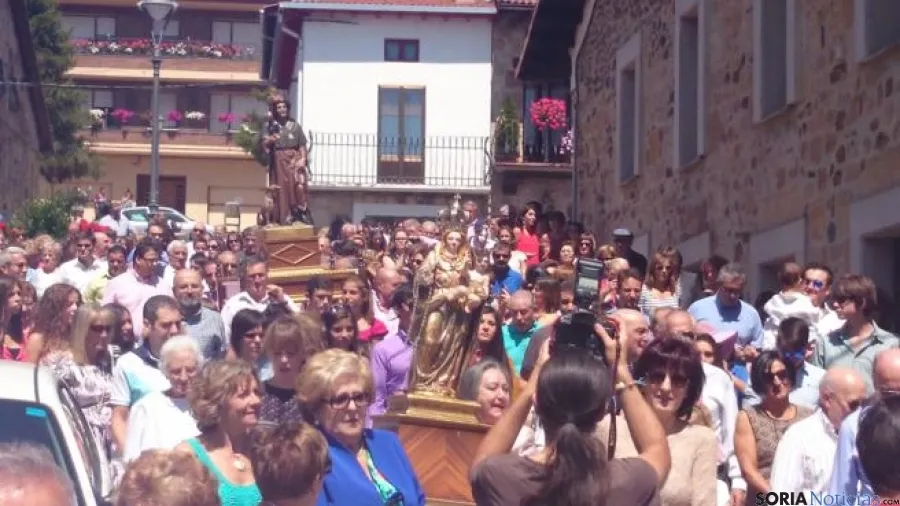 Procesión calle Navaleno