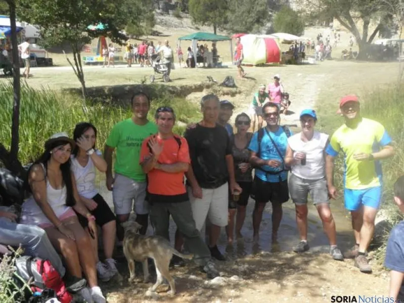 Foto 2 - Centenares de peregrinos desfilan por El Ca&ntilde;&oacute;n en la romer&iacute;a de San Bartolom&eacute;