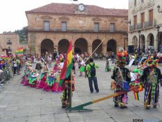 Bolivianos celebrando Sr de Bombori