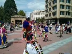 Bolivianos celebrando Sr de Bombori