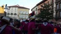 El final de la fiesta con charanga y la quema del gallo. / SN