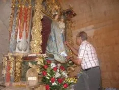 Foto 5 - Centenares de peregrinos desfilan por El Ca&ntilde;&oacute;n en la romer&iacute;a de San Bartolom&eacute;