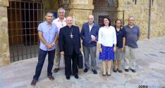 Los peregrinos, con sacerdotes y el obispo de Santander.