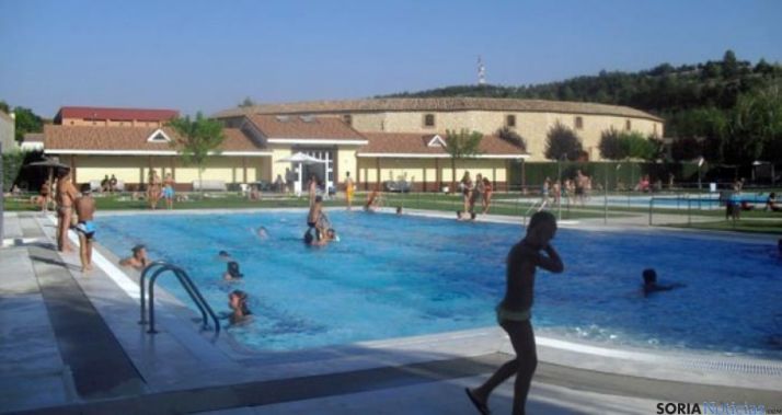 Piscinas municipales del Burgo.