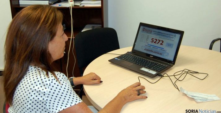 La concejal de deportes, en el sorteo. / Ayto.