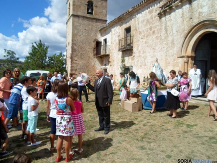 Sorteo de roscos en La Monjía