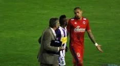 Algunos de los lances del partido, donde el juego por alto en el área del Valladolid fue una constante.