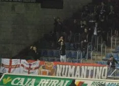 Algunos de los lances del partido, donde el juego por alto en el área del Valladolid fue una constante.
