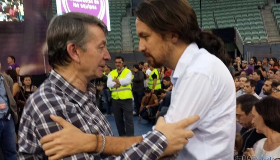 Carmelo Romero junto a Pablo Iglesias